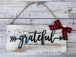 Load image into Gallery viewer, Grateful Arrow Word Art - Rustic Farmhouse - Whitewash Reclaimed Wood Plank Board Sign - Wooden Wall Art - Home Decor and She Shed Signs
