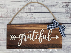 Grateful Arrow Word Art - Rustic Farmhouse - Reclaimed Pallet Plank Board Sign - Wooden Wall Art - Bookshelf Decor and She Shed Signs
