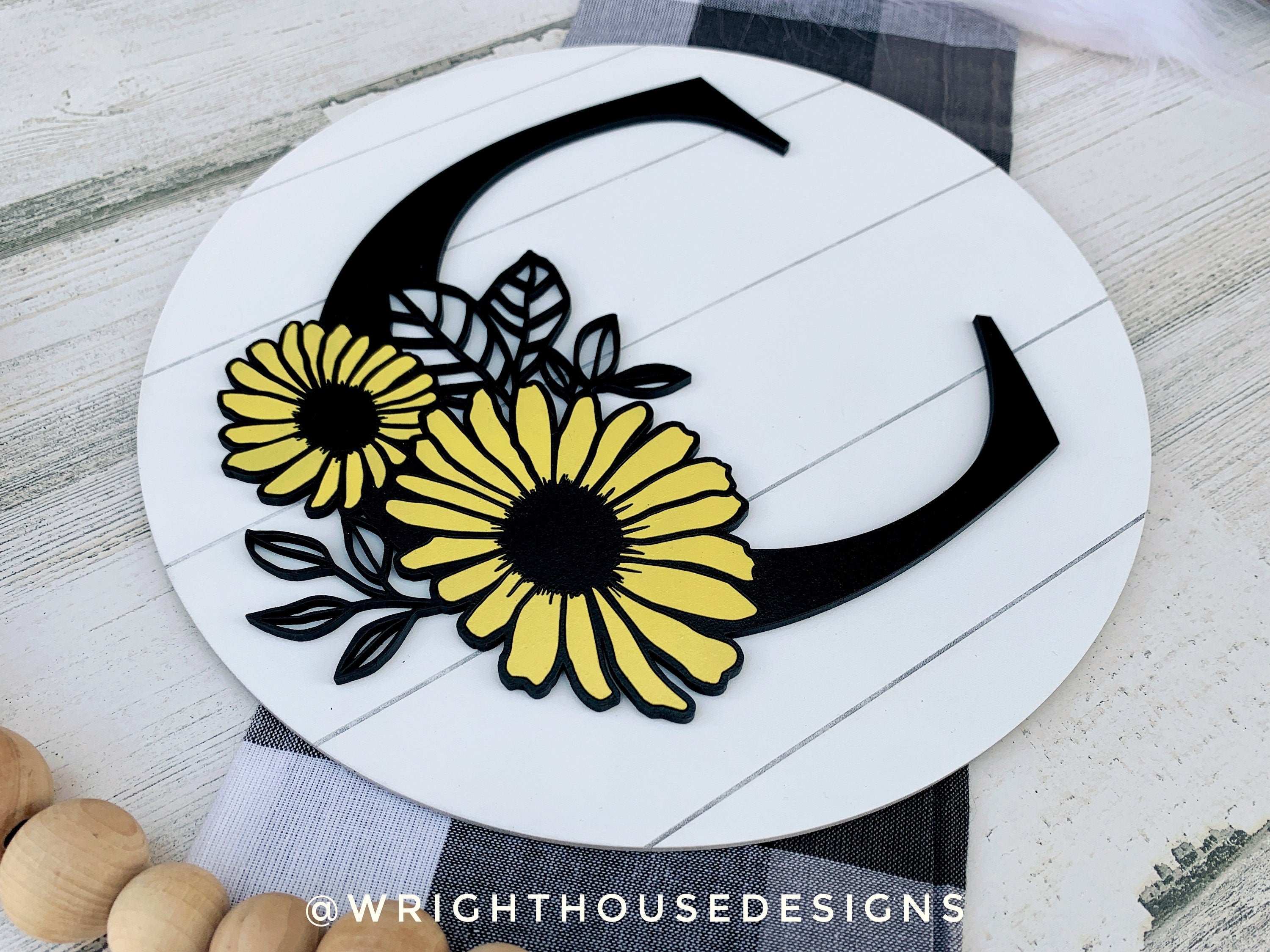 Daisy Floral Personalized Monogram Family Name - Laser Cut Wooden Shiplap Round Sign - Rustic Farmhouse - Southern Style Bookshelf Decor